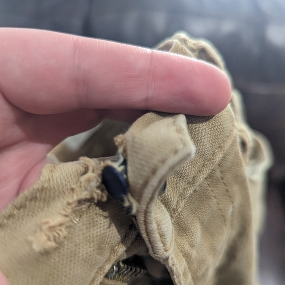 Gap khakis (needs button fixed) 30/30 - Picture 2 of 4